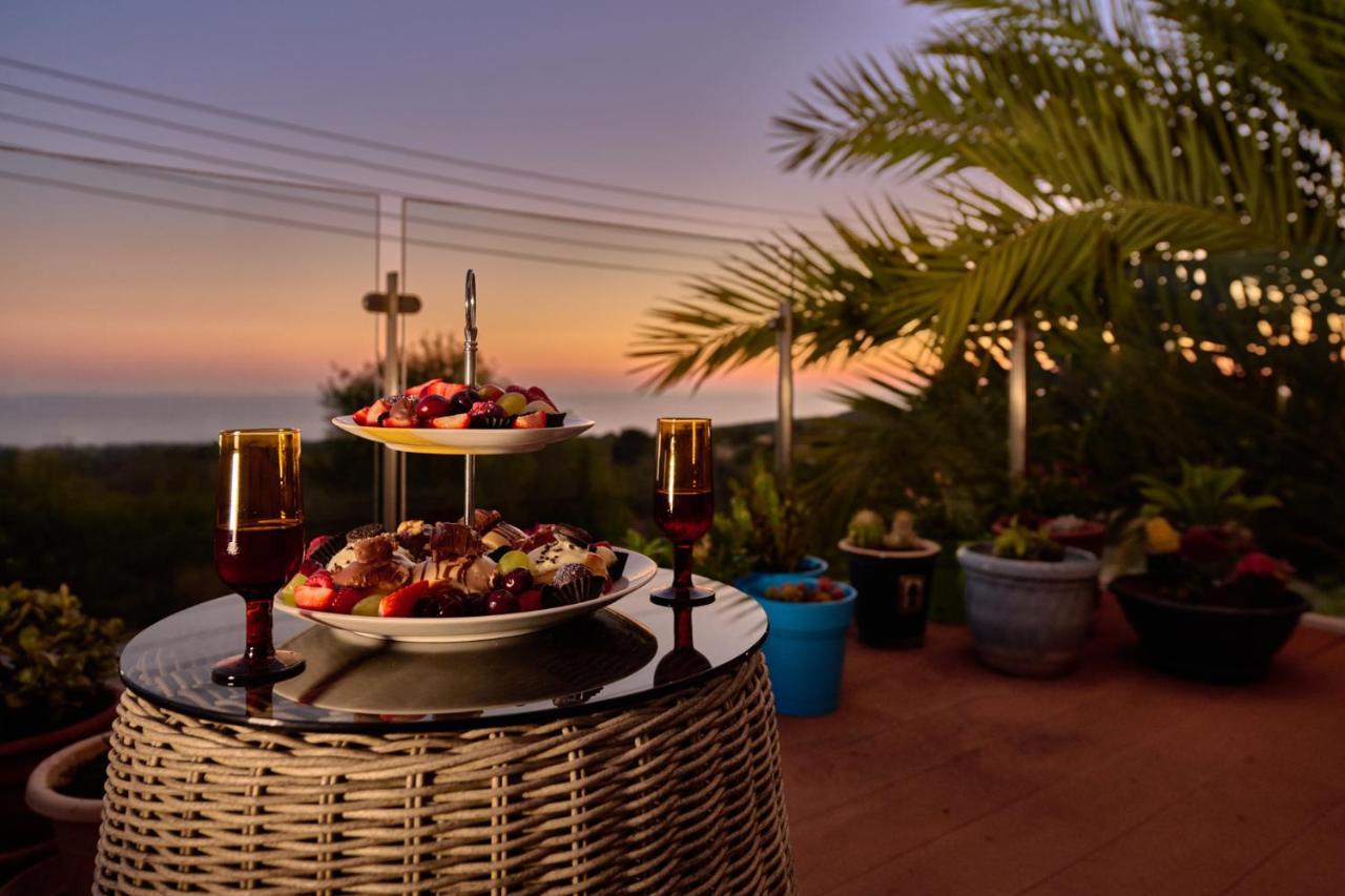 Villanelle Bed & Breakfast Welcomes Dog Lovers Only Tala Exteriör bild